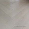 Parquet de roble en espiga de color natural gris claro